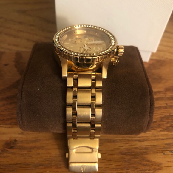 Nixon women’s gold watch - Picture 4 of 6